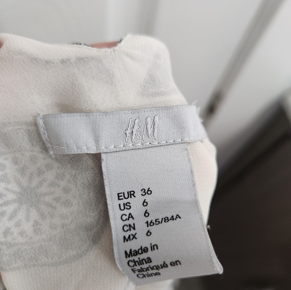 H&M Short Sleeve Blouse - Picture 3 of 3